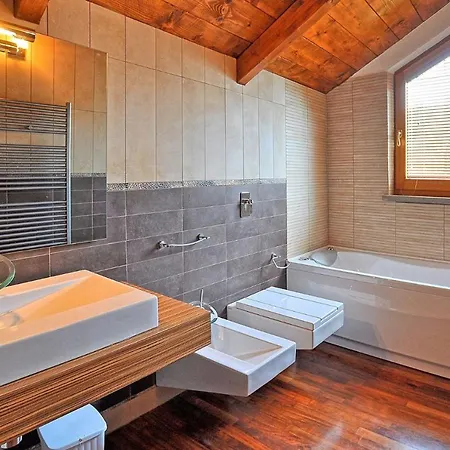 Sleeps 19 Pool Wifi